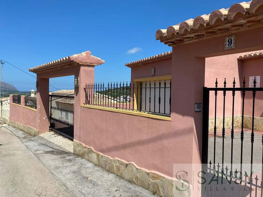 5 bedroom Villa for sale in Orba with pool garage - € 499,000 (Ref: 9826118)