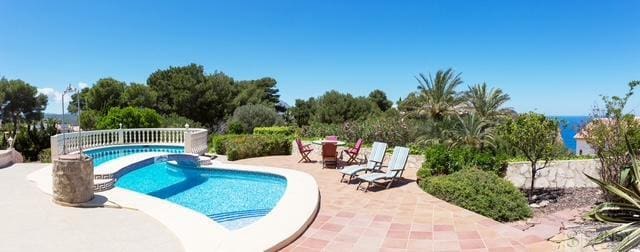 Chalet de 4 habitaciones en Javea / Xàbia en alquiler con piscina garaje - 3.000 € (Ref: 9885358)