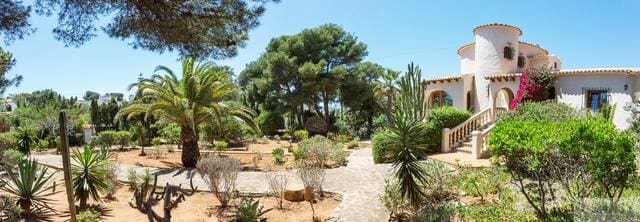 Chalet de 4 habitaciones en Javea / Xàbia en alquiler con piscina garaje - 3.000 € (Ref: 9885358)
