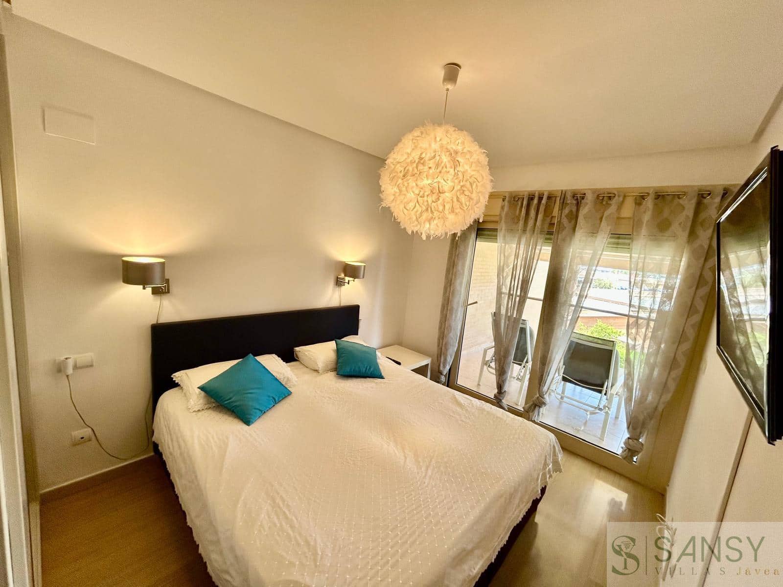 2 bedroom Apartment for rent in Arenal with pool garage - € 1,300 (Ref: 9891491)