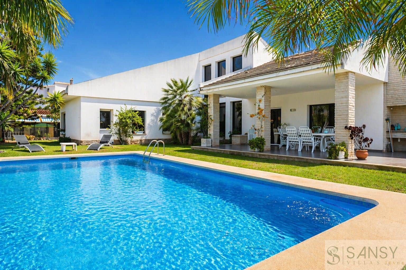 4 soverom Villa til salgs i Denia med svømmebasseng garasje - € 1 190 000 (Ref: 9961802)