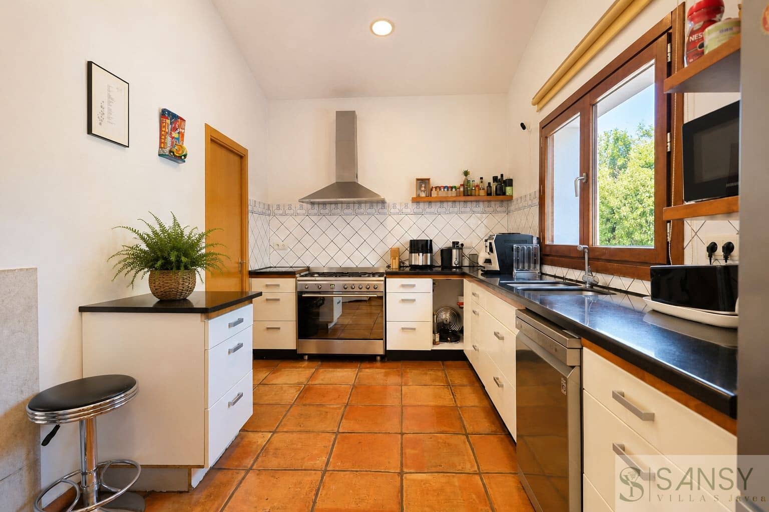 5 sovrum Villa till salu i Pamis med pool garage - 1 400 000 € (Ref: 9961804)