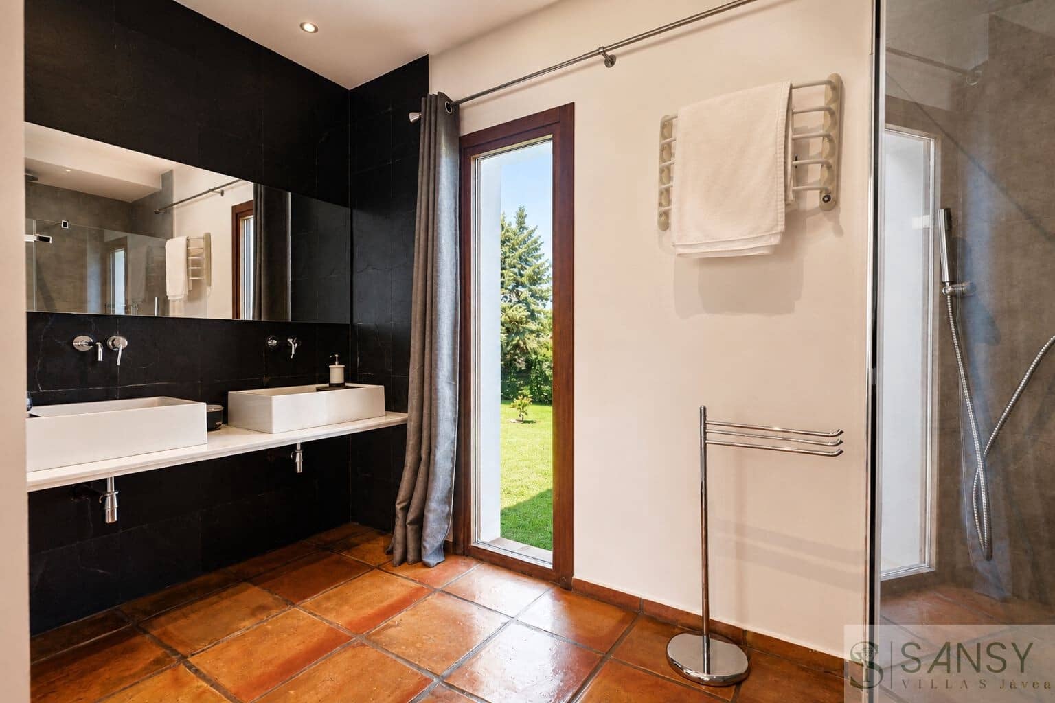 5 sovrum Villa till salu i Pamis med pool garage - 1 400 000 € (Ref: 9961804)