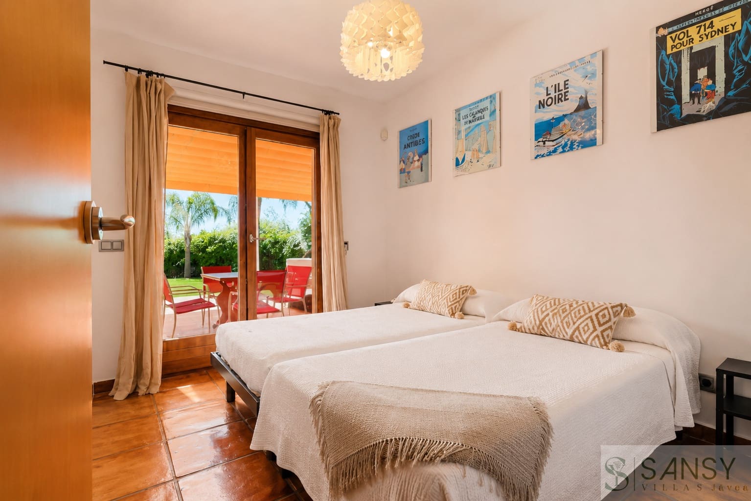 5 sovrum Villa till salu i Pamis med pool garage - 1 400 000 € (Ref: 9961804)