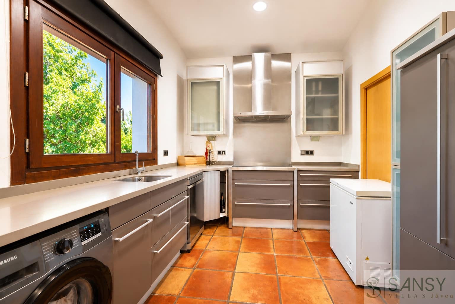 5 sovrum Villa till salu i Pamis med pool garage - 1 400 000 € (Ref: 9961804)