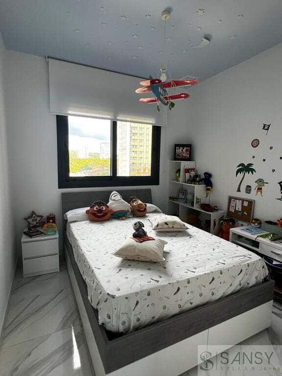 Apartamento de 2 habitaciones en Benidorm en venta con piscina garaje - 710.000 € (Ref: 9972452)