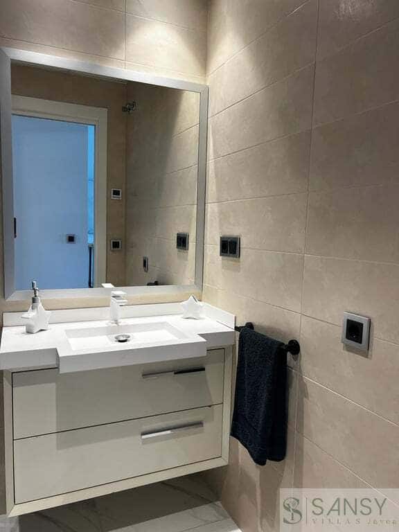 Apartamento de 2 habitaciones en Benidorm en venta con piscina garaje - 710.000 € (Ref: 9972452)