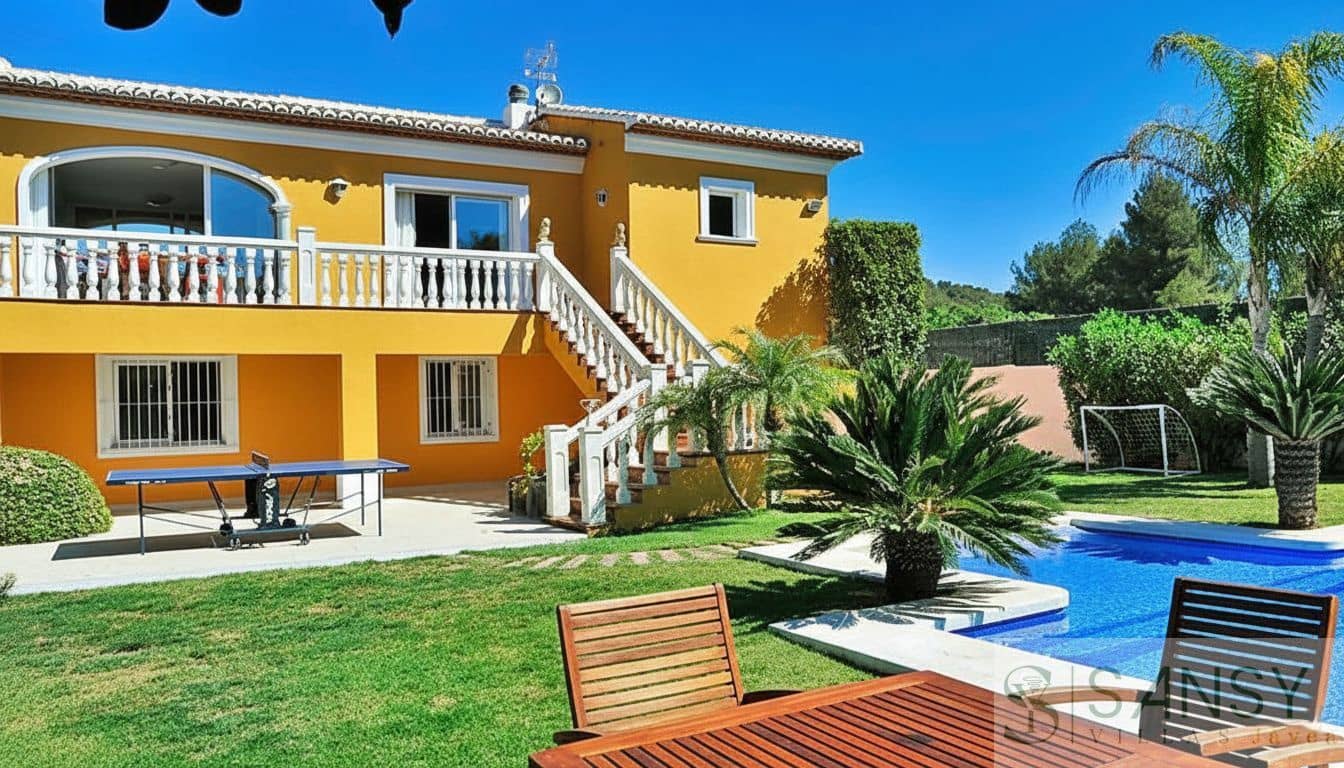 3 soverom Villa til salgs i Javea / Xabia med svømmebasseng garasje - € 795 000 (Ref: 9990053)