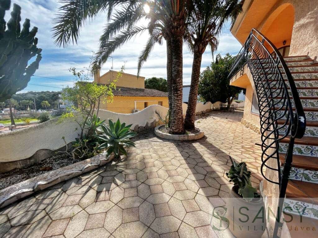 3 bedroom Villa for sale in L'Atzuvia with pool garage - € 745,000 (Ref: 9990055)
