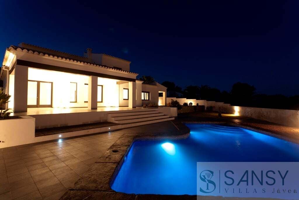 4 soveværelse Villa til salg i Moraira med swimmingpool garage - € 1.440.000 (Ref: 9990058)