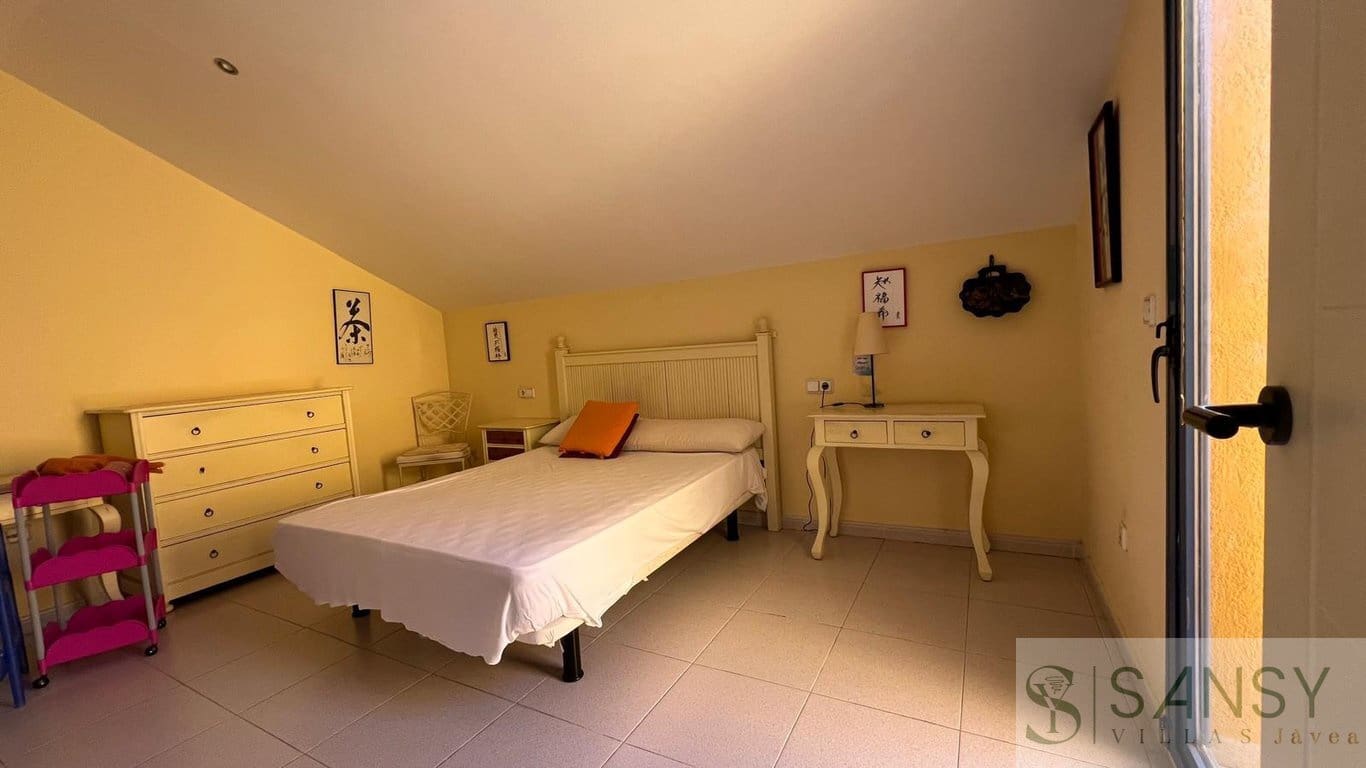 4 bedroom Penthouse for sale in Denia with pool garage - € 580,000 (Ref: 9993682)
