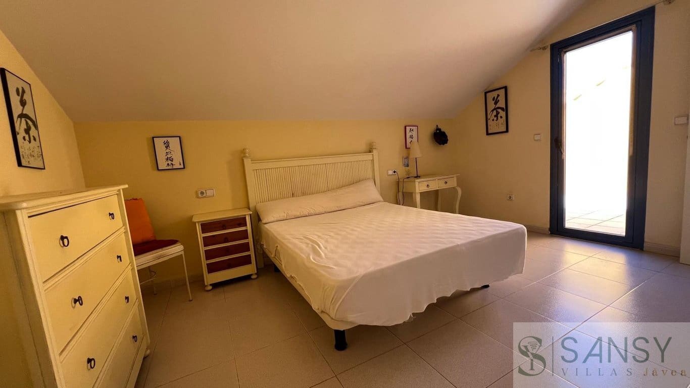 4 bedroom Penthouse for sale in Denia with pool garage - € 580,000 (Ref: 9993682)