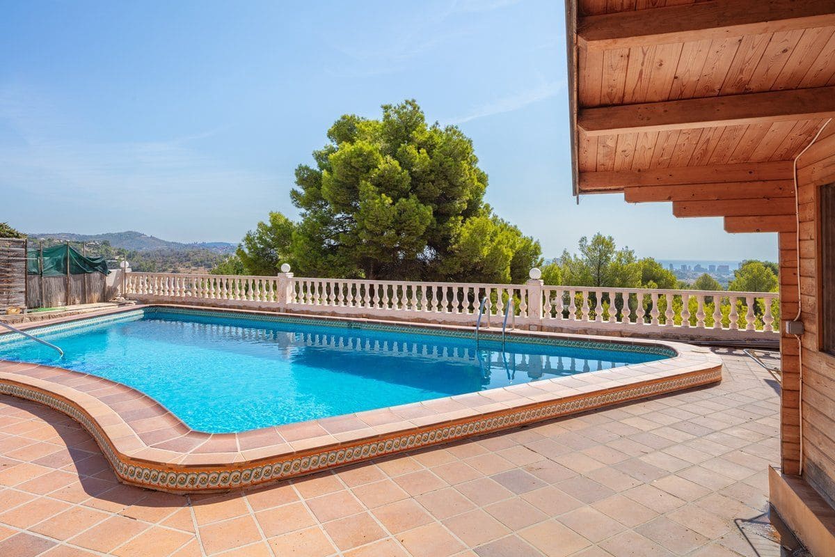 7 makuuhuone Huvila myytävänä paikassa Calpe / Calp mukana uima-altaan 
autotalli - 839 000 € (Ref: 10042490)