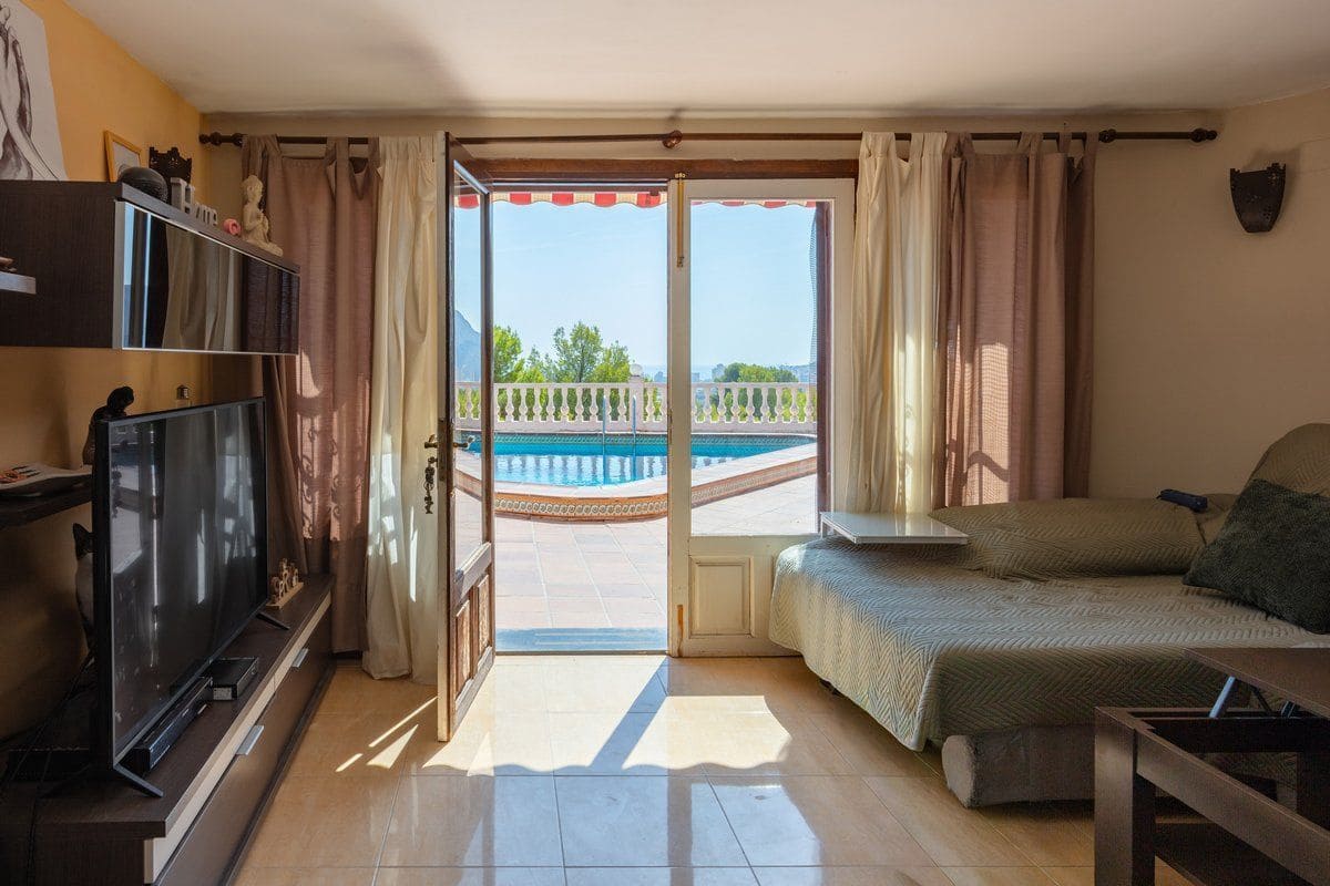7 makuuhuone Huvila myytävänä paikassa Calpe / Calp mukana uima-altaan 
autotalli - 839 000 € (Ref: 10042490)