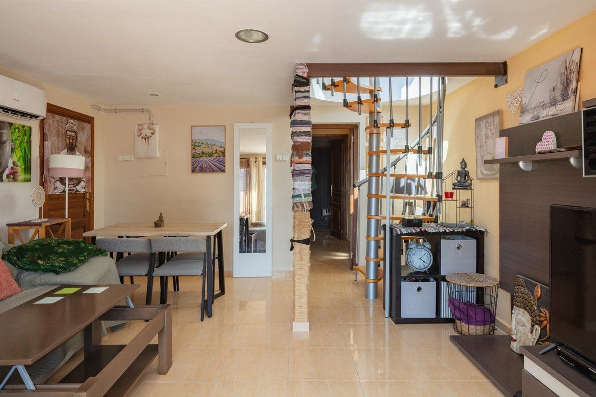 7 makuuhuone Huvila myytävänä paikassa Calpe / Calp mukana uima-altaan 
autotalli - 839 000 € (Ref: 10042490)