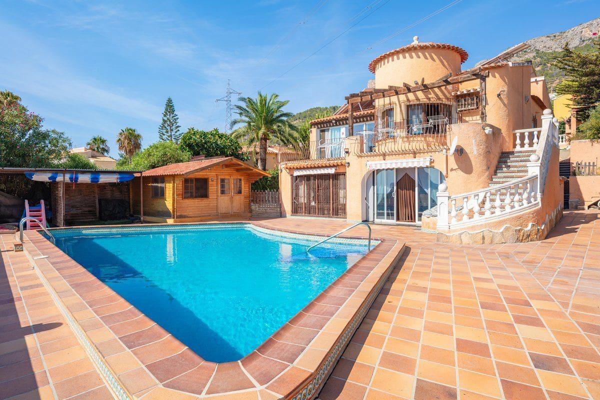 7 makuuhuone Huvila myytävänä paikassa Calpe / Calp mukana uima-altaan 
autotalli - 839 000 € (Ref: 10042490)
