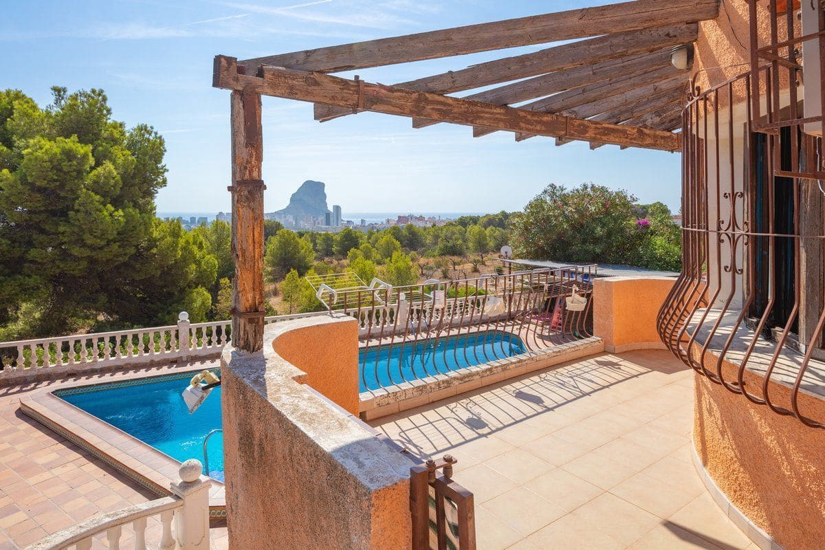 7 makuuhuone Huvila myytävänä paikassa Calpe / Calp mukana uima-altaan 
autotalli - 839 000 € (Ref: 10042490)