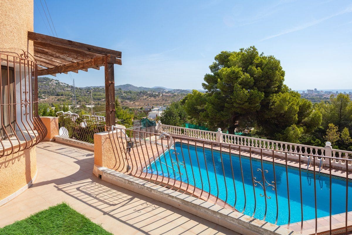 7 makuuhuone Huvila myytävänä paikassa Calpe / Calp mukana uima-altaan 
autotalli - 839 000 € (Ref: 10042490)