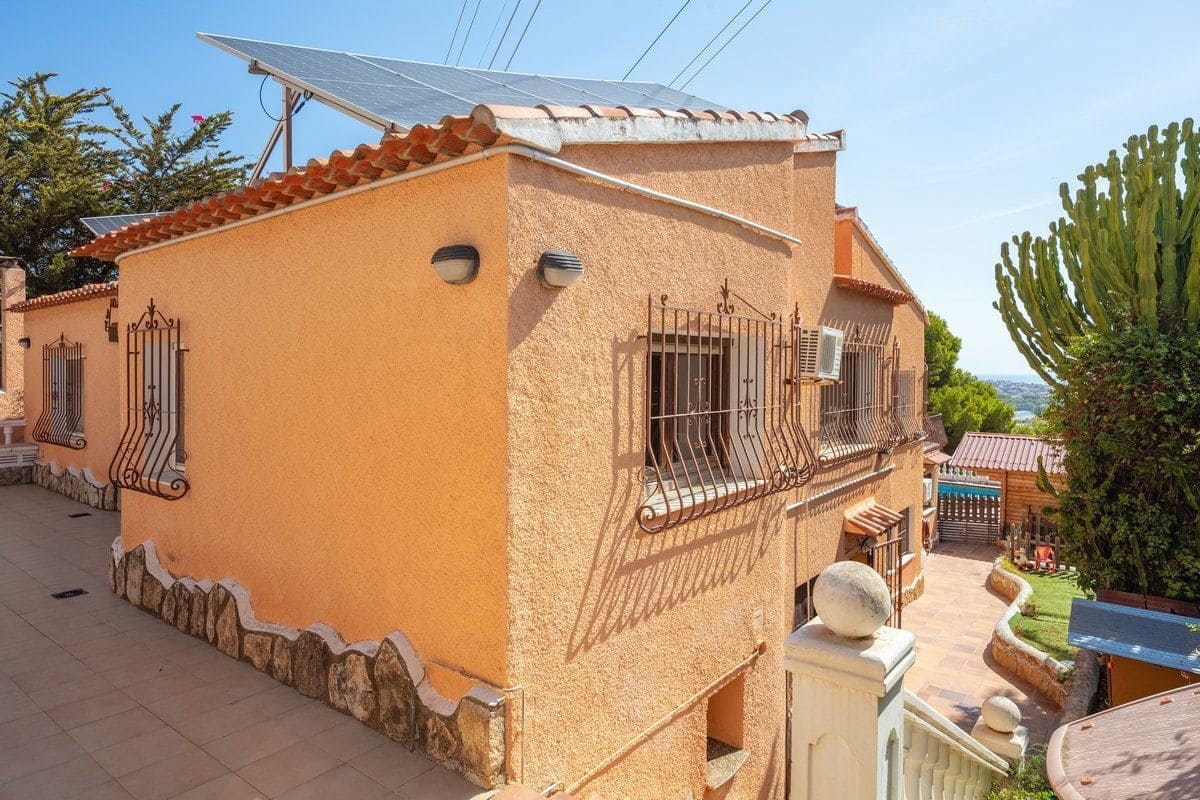 7 makuuhuone Huvila myytävänä paikassa Calpe / Calp mukana uima-altaan 
autotalli - 839 000 € (Ref: 10042490)
