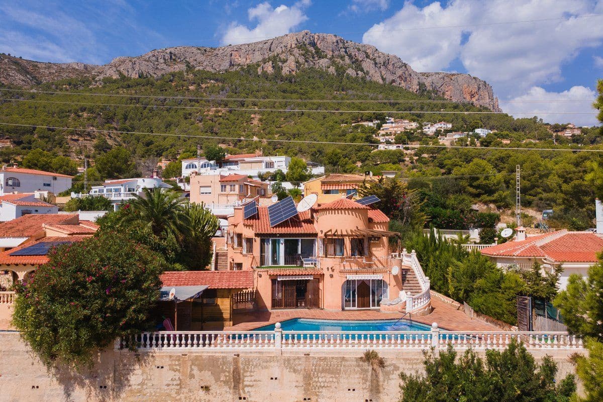 7 makuuhuone Huvila myytävänä paikassa Calpe / Calp mukana uima-altaan 
autotalli - 839 000 € (Ref: 10042490)