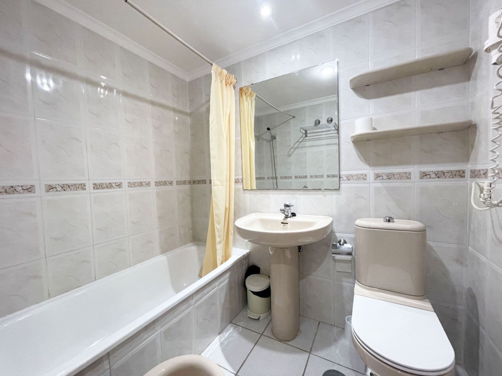 2 Zimmer Bungalow zu verkaufen in Calpe / Calp mit Pool Garage - 270.000 € (Ref: 10042495)