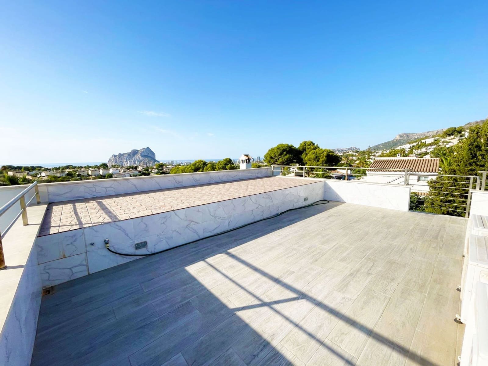 5 makuuhuone Huvila myytävänä paikassa Calpe / Calp mukana uima-altaan 
autotalli - 810 000 € (Ref: 10054655)