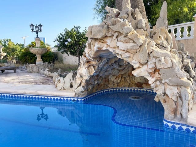 6 Zimmer Villa zu verkaufen in Calpe / Calp mit Pool Garage - 1.065.000 € (Ref: 10094201)