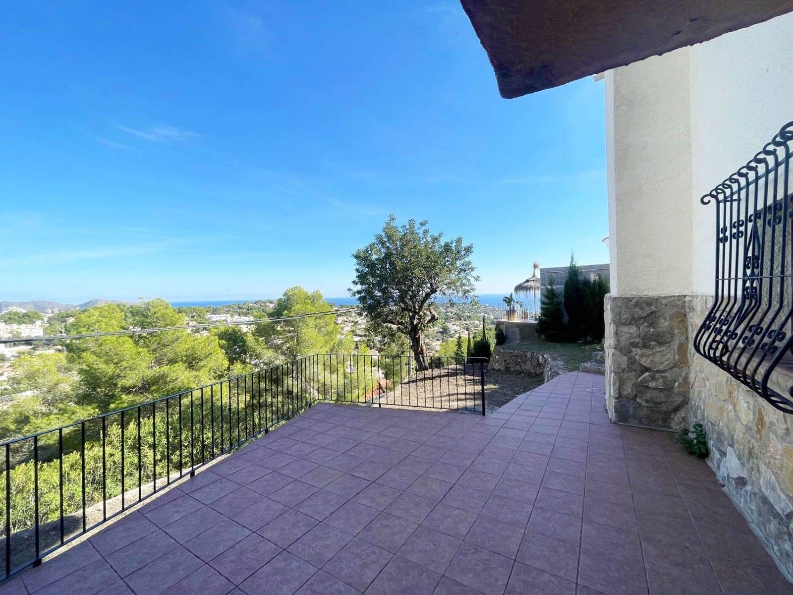 3 bedroom Villa for sale in Montemar with garage - € 520,000 (Ref: 10158979)