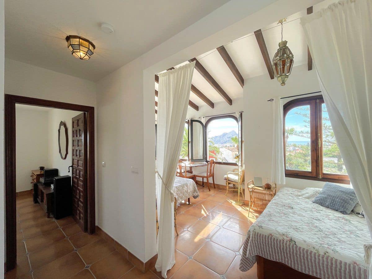 4 soverom Villa til salgs i Calpe / Calp med svømmebasseng garasje - € 459 000 (Ref: 10162114)