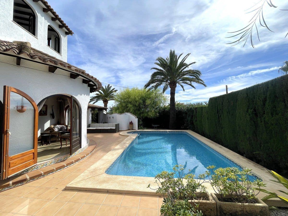 4 soverom Villa til salgs i Calpe / Calp med svømmebasseng garasje - € 459 000 (Ref: 10162114)