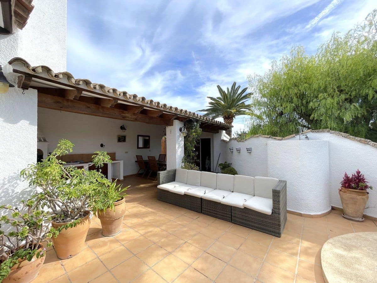 4 soverom Villa til salgs i Calpe / Calp med svømmebasseng garasje - € 459 000 (Ref: 10162114)