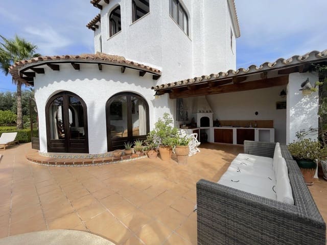 4 soverom Villa til salgs i Calpe / Calp med svømmebasseng garasje - € 459 000 (Ref: 10162114)