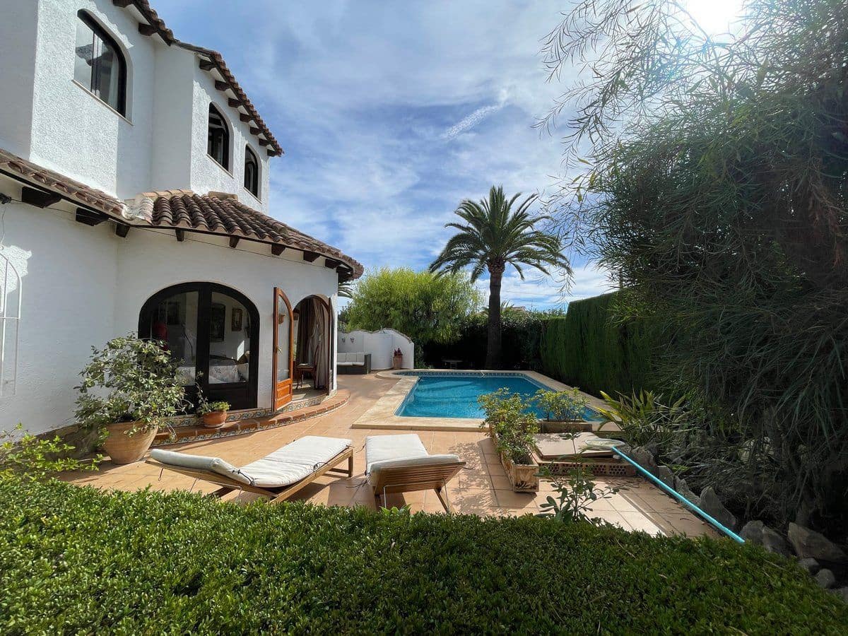4 soverom Villa til salgs i Calpe / Calp med svømmebasseng garasje - € 459 000 (Ref: 10162114)