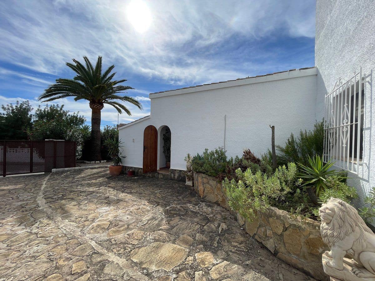 4 soverom Villa til salgs i Calpe / Calp med svømmebasseng garasje - € 459 000 (Ref: 10162114)