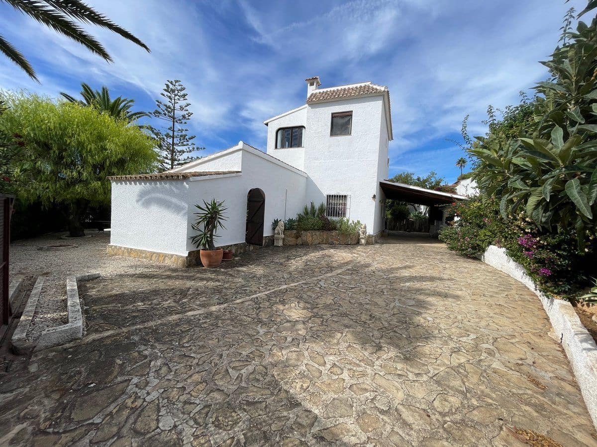 4 soverom Villa til salgs i Calpe / Calp med svømmebasseng garasje - € 459 000 (Ref: 10162114)
