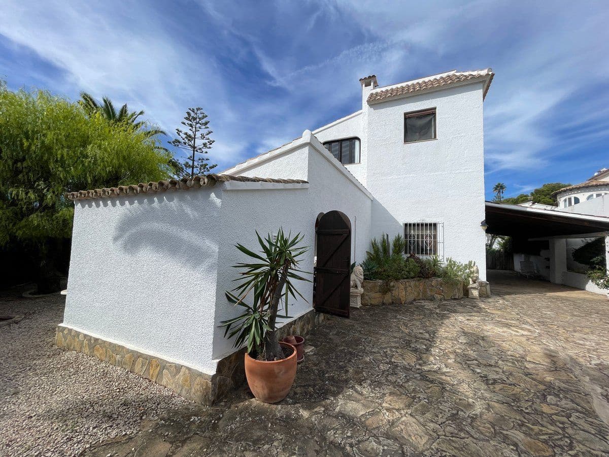4 soverom Villa til salgs i Calpe / Calp med svømmebasseng garasje - € 459 000 (Ref: 10162114)