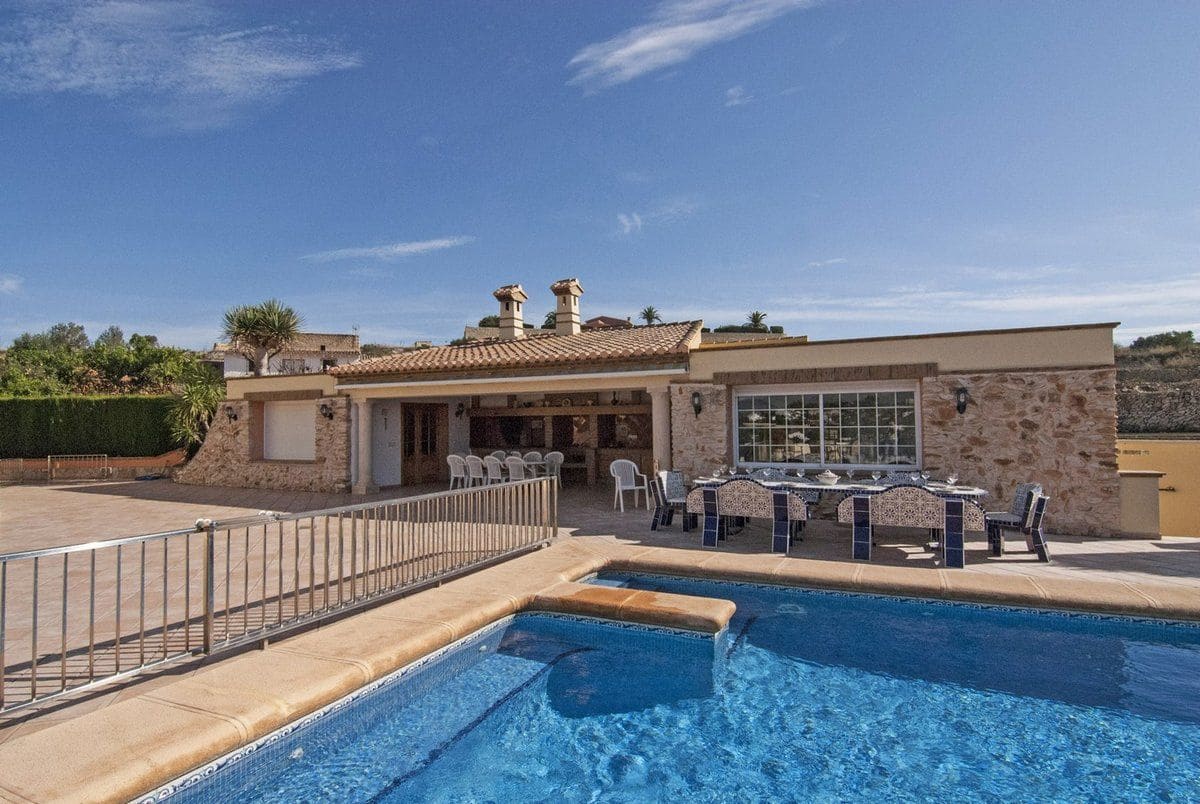 8 bedroom Villa for sale in Benissa with pool garage - € 2,995,000 (Ref: 6535836)