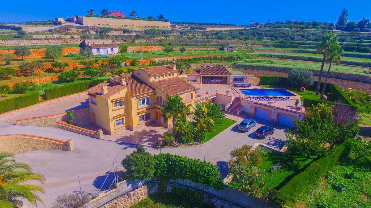 8 bedroom Villa for sale in Benissa with pool garage - € 2,995,000 (Ref: 6535836)