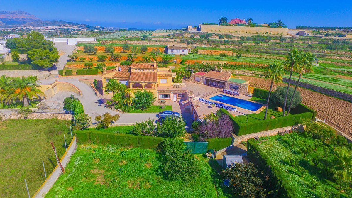 8 bedroom Villa for sale in Benissa with pool garage - € 2,995,000 (Ref: 6535836)