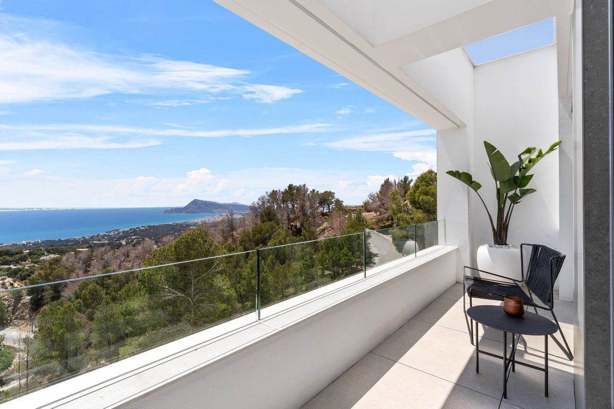 4 bedroom Villa for sale in Altea with garage - € 2,135,000 (Ref: 6655537)
