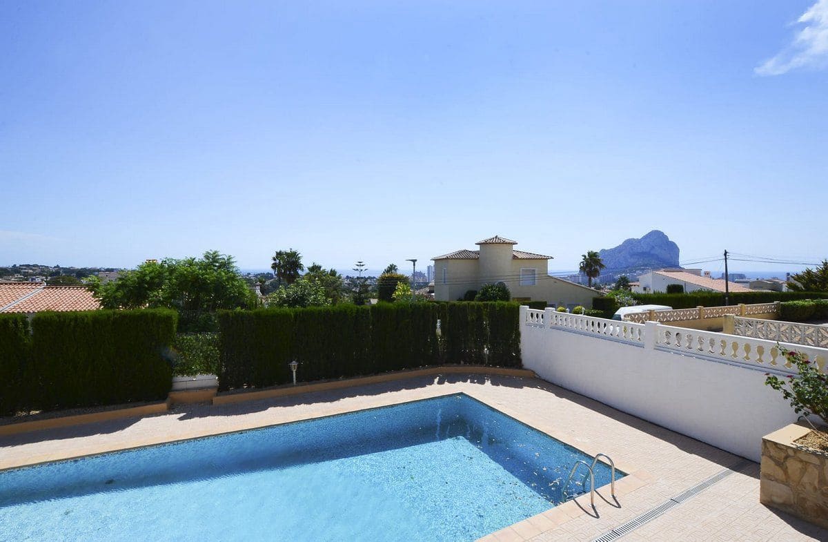 7 sovrum Villa till salu i Calpe / Calp med pool garage - 850 000 € (Ref: 7738599)