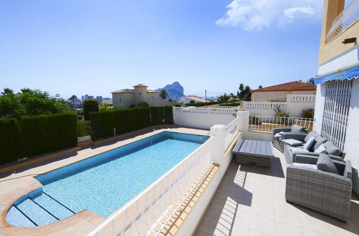 7 sovrum Villa till salu i Calpe / Calp med pool garage - 850 000 € (Ref: 7738599)