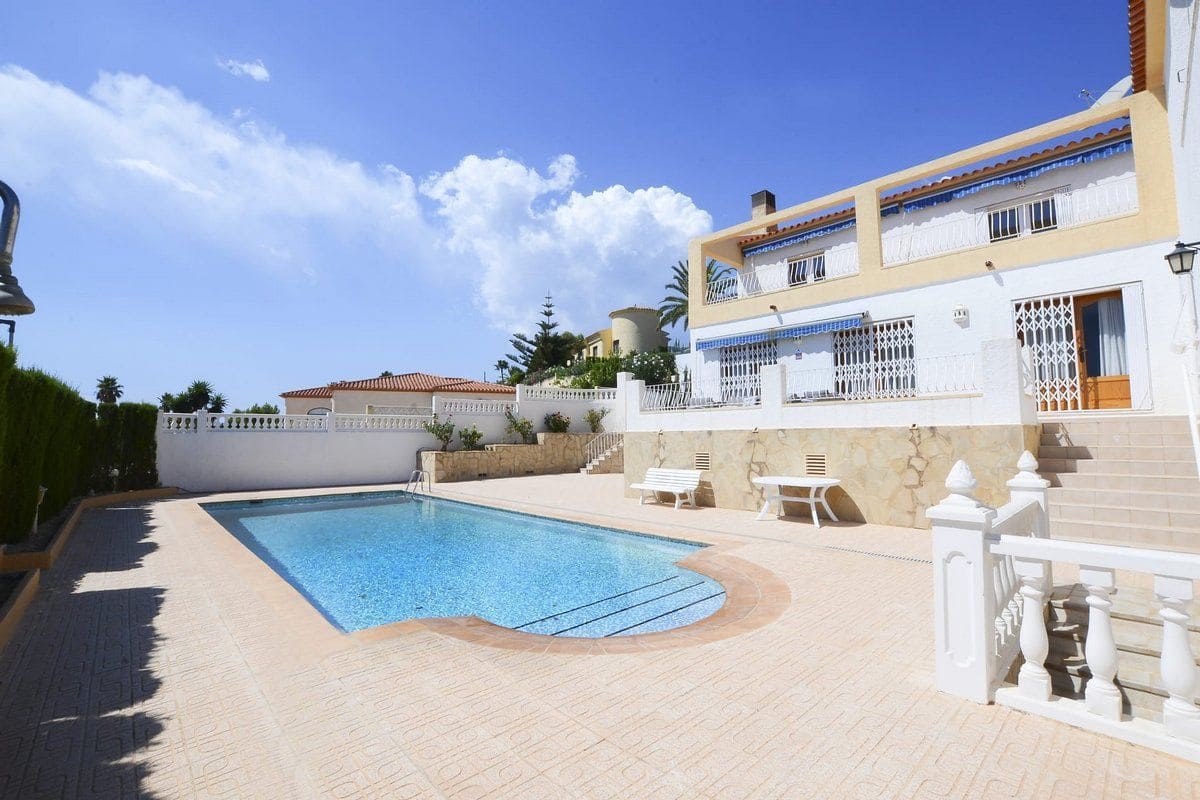 7 sovrum Villa till salu i Calpe / Calp med pool garage - 850 000 € (Ref: 7738599)