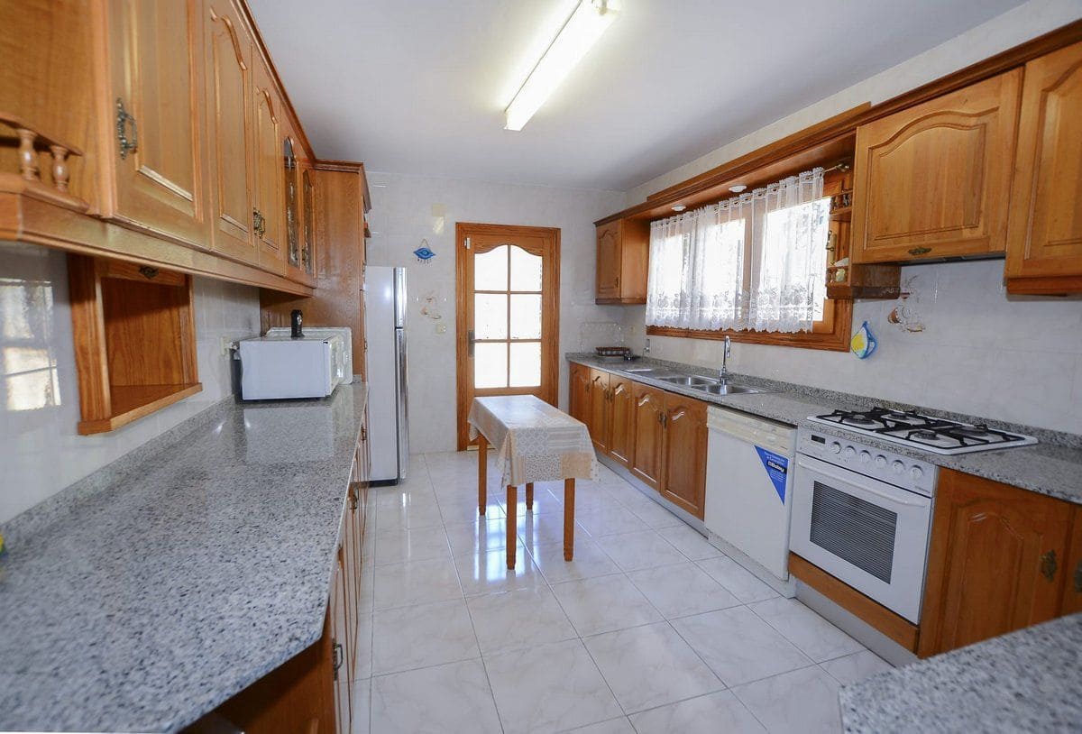 7 sovrum Villa till salu i Calpe / Calp med pool garage - 850 000 € (Ref: 7738599)