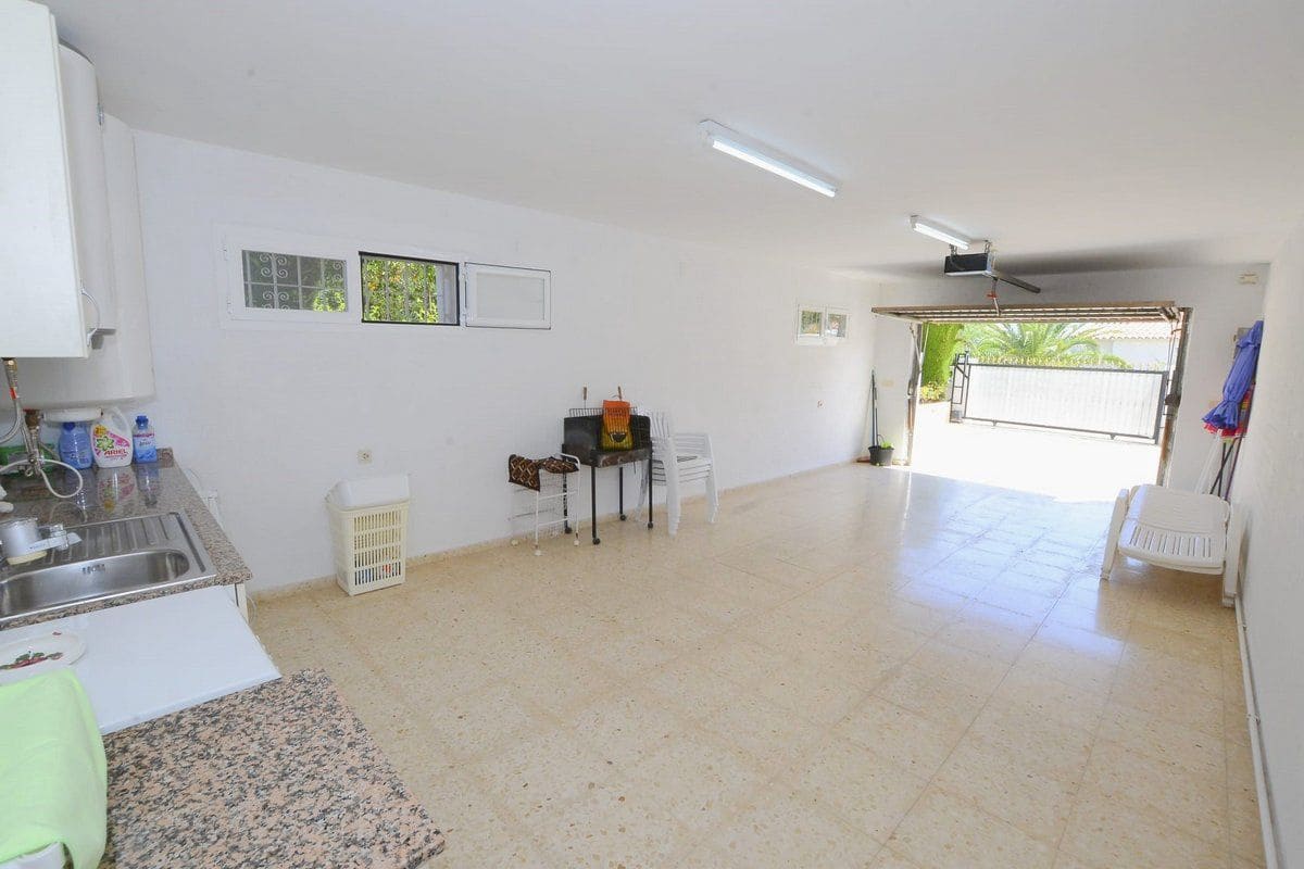 7 sovrum Villa till salu i Calpe / Calp med pool garage - 850 000 € (Ref: 7738599)