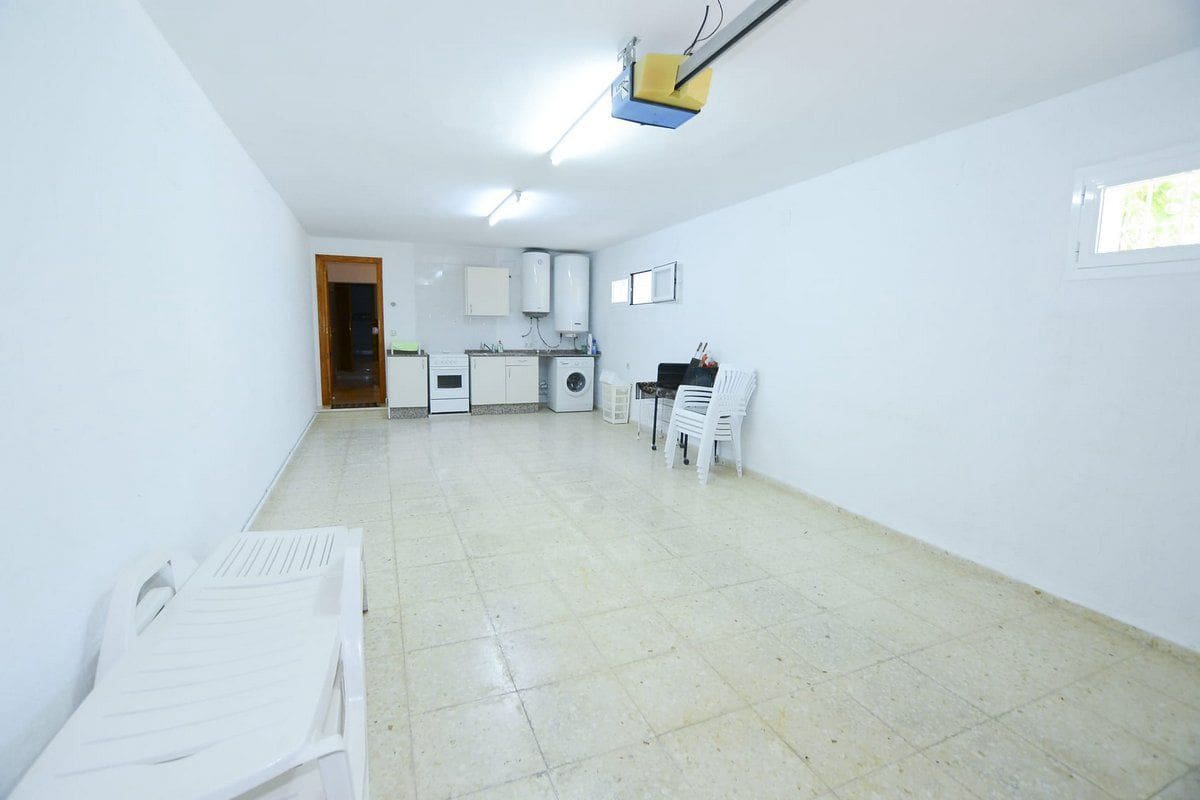 7 sovrum Villa till salu i Calpe / Calp med pool garage - 850 000 € (Ref: 7738599)