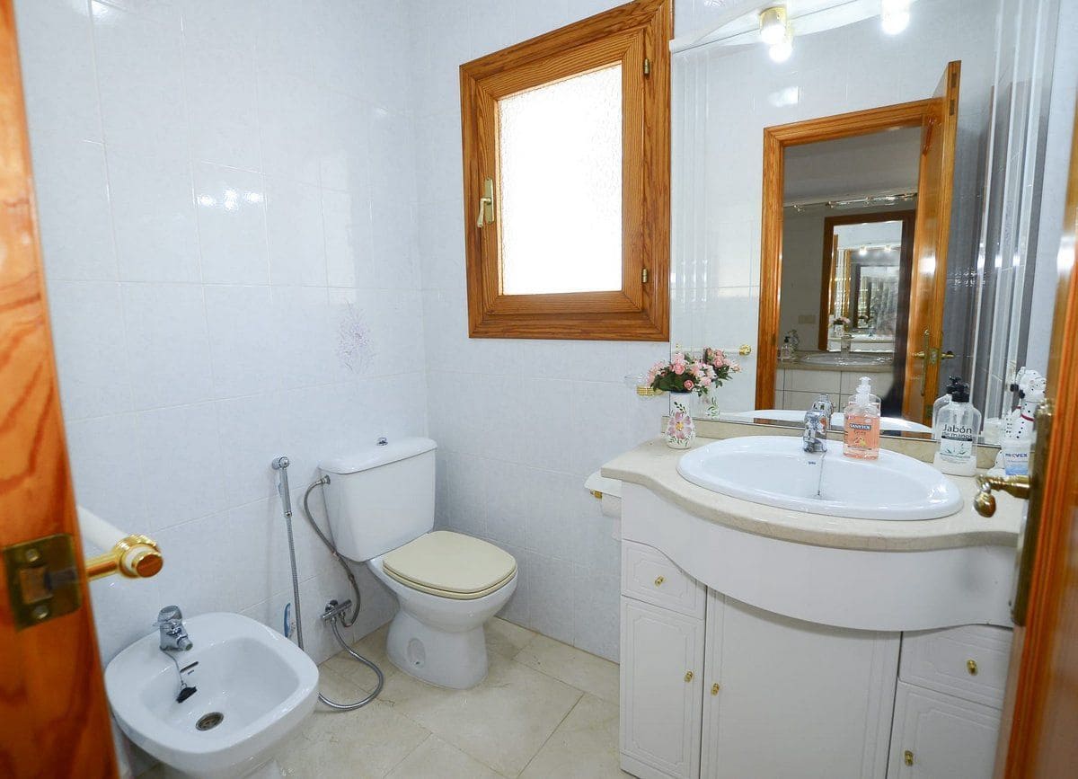 7 sovrum Villa till salu i Calpe / Calp med pool garage - 850 000 € (Ref: 7738599)