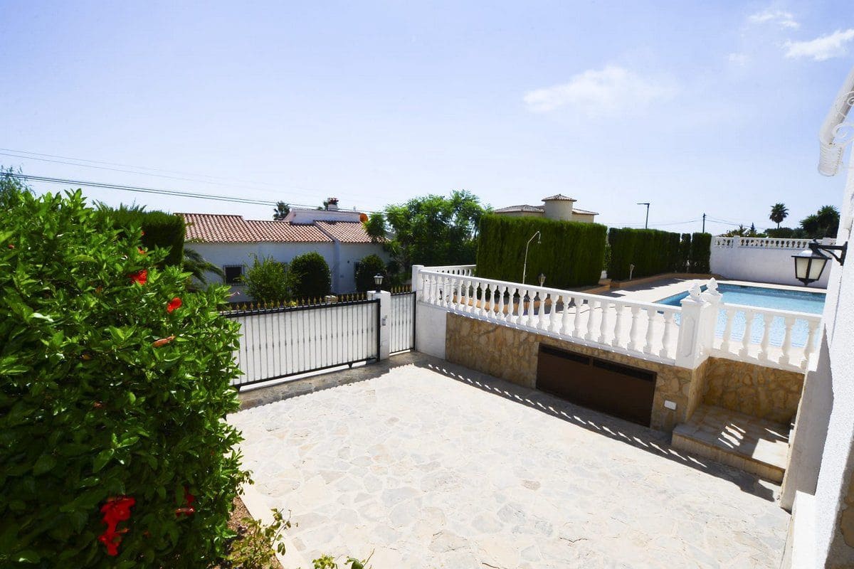 7 sovrum Villa till salu i Calpe / Calp med pool garage - 850 000 € (Ref: 7738599)
