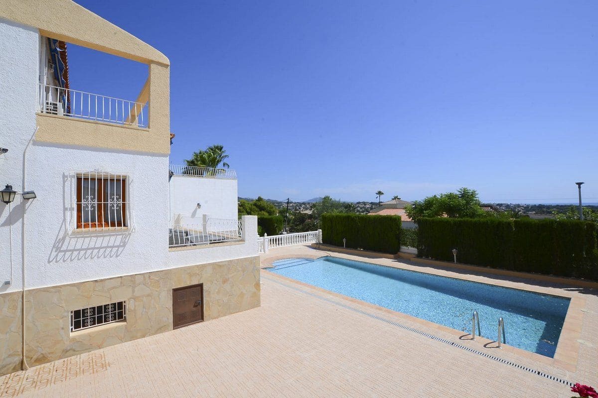 7 sovrum Villa till salu i Calpe / Calp med pool garage - 850 000 € (Ref: 7738599)