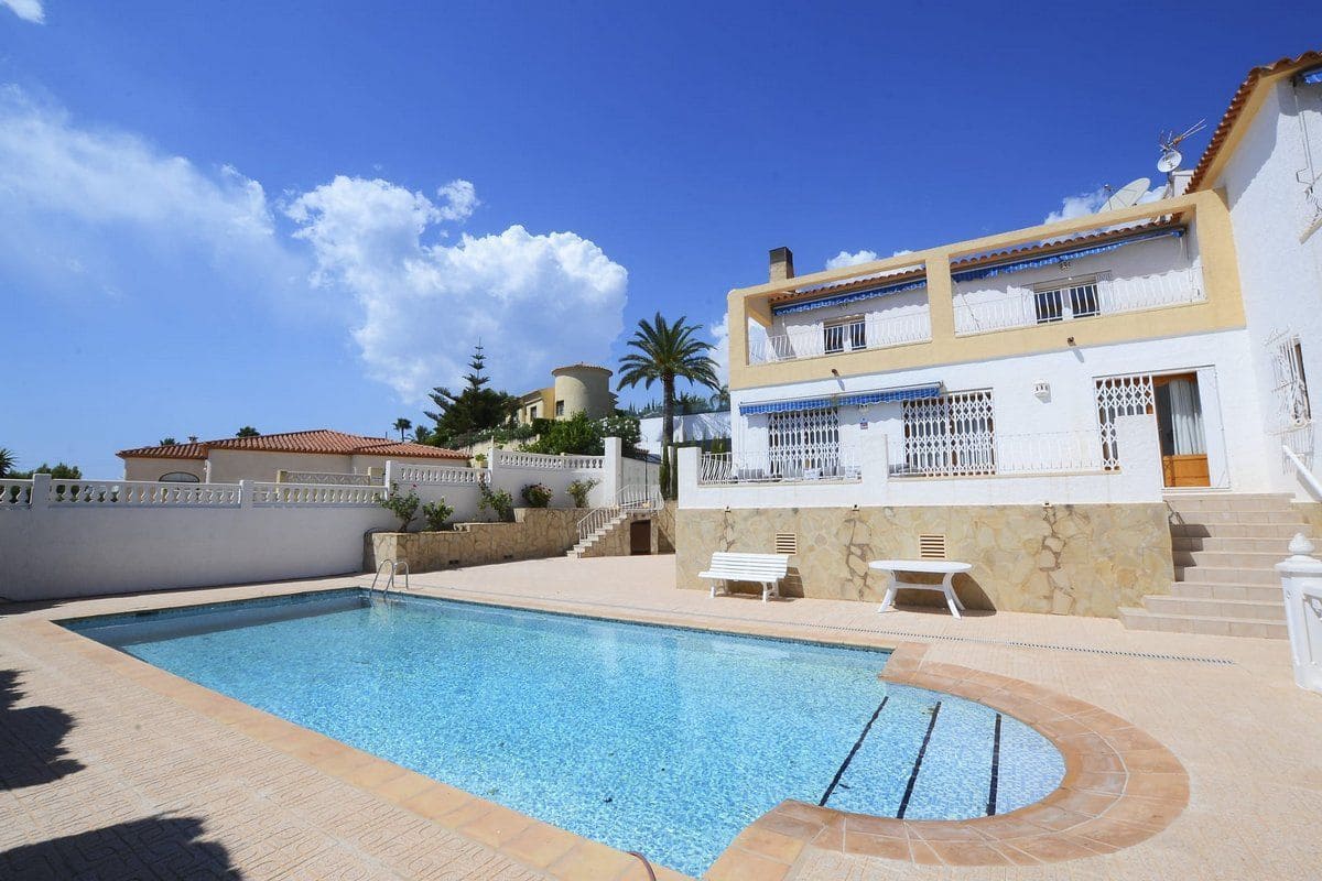 7 sovrum Villa till salu i Calpe / Calp med pool garage - 850 000 € (Ref: 7738599)